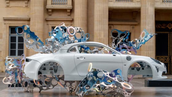 Cette sculpture d'Alpine A110 a rendu certains internautes furieux