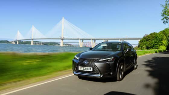 Le Lexus UX 300e gagne 40 % d'autonomie
