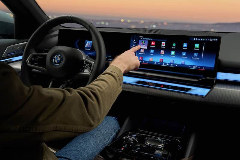 La plateforme de jeu AirConsole sur la BMW i5