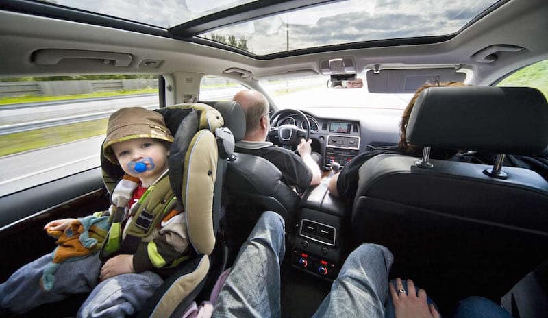 5 conseils incontournables pour voyager sereinement avec des enfants en voiture