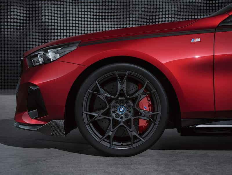 BMW M Performance présente les pièces et accessoires pour les Série 5 et i5