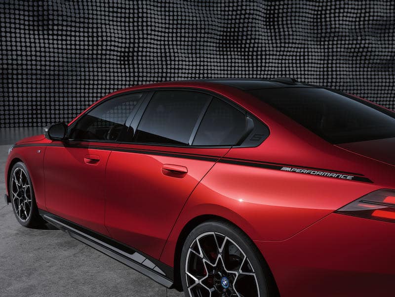 BMW M Performance présente les pièces et accessoires pour les Série 5 et i5
