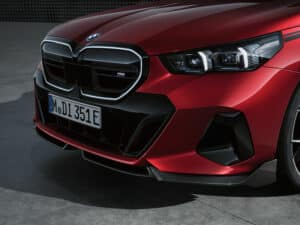 BMW M Performance présente les pièces et accessoires pour les Série 5 et i5