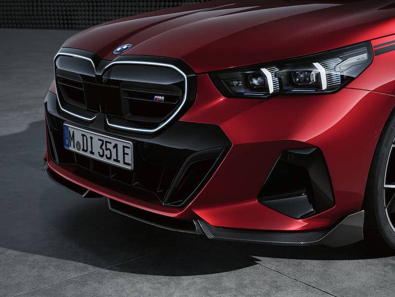 BMW M Performance présente les pièces et accessoires pour les Série 5 et i5