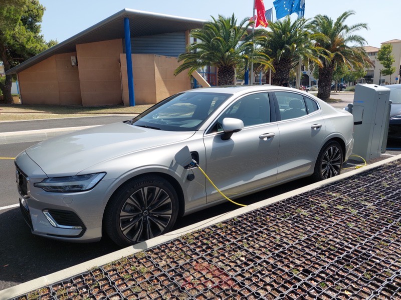 Stationnement de recharge de voiture de sport de véhicule