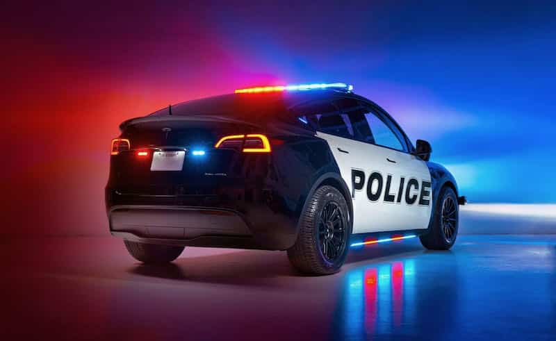 La Tesla Model Y en mode Police 