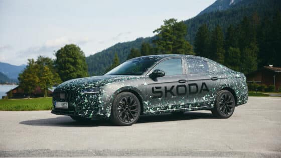 La Skoda Superb aura encore droit à une version berline