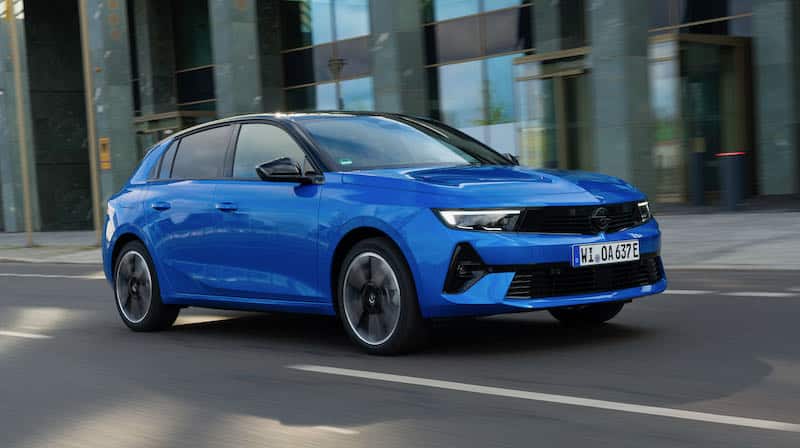Opel lance l'Astra Electric à 3000 euros de moins que sa cousine e-308