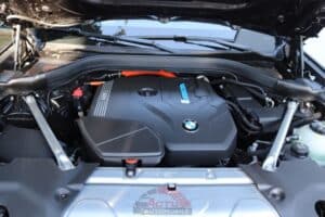 Le 4 cylindres BMW bientôt sous des capots Mercedes ?
