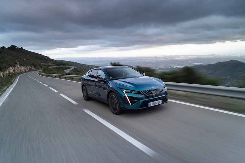 La Peugeot 408 sera bientôt proposée en Hybrid 136