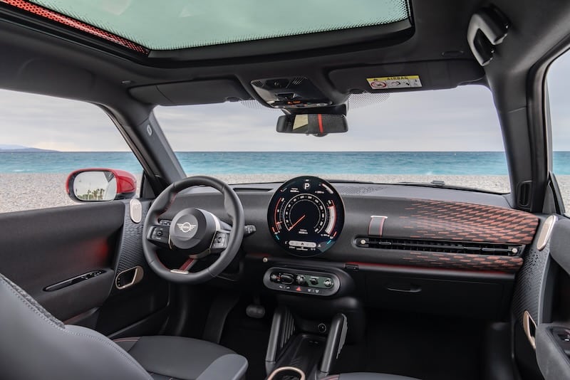 L'habitacle de la nouvelle Mini Cooper SE JCW