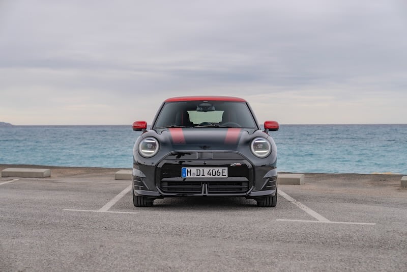 La nouvelle Mini électrique passe en JCW