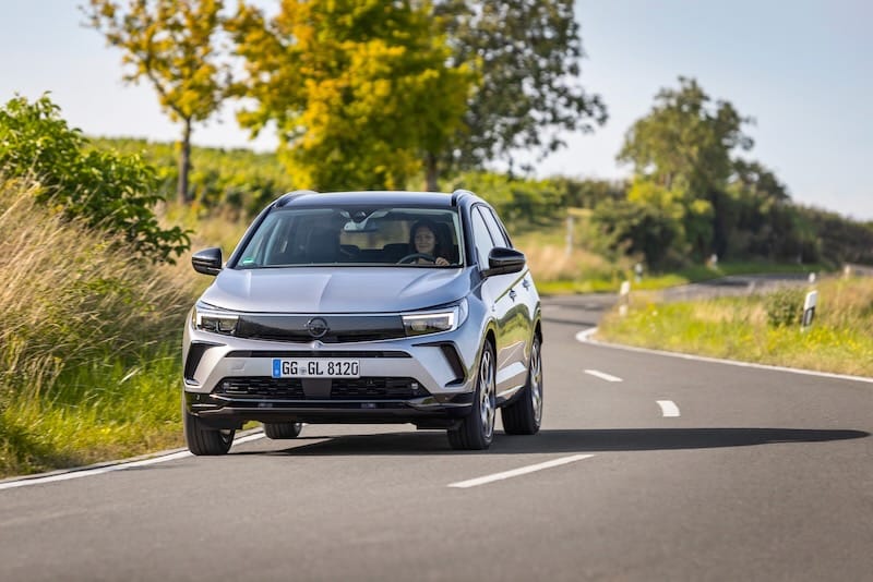 Le nouvel Opel Grandland hybride de 136 ch est tout sauf donné