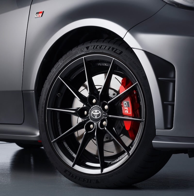 Les jantes BBS sont chaussées en 225/40ZR18 Michelin Pilot Sport S