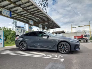 La BMW i4 est donnée pour une puissance de charge rapide de 250 kW