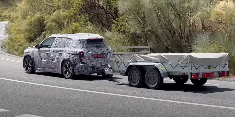 La Renault 4 E-TECH surprise en essais en Espagne - image : NCars