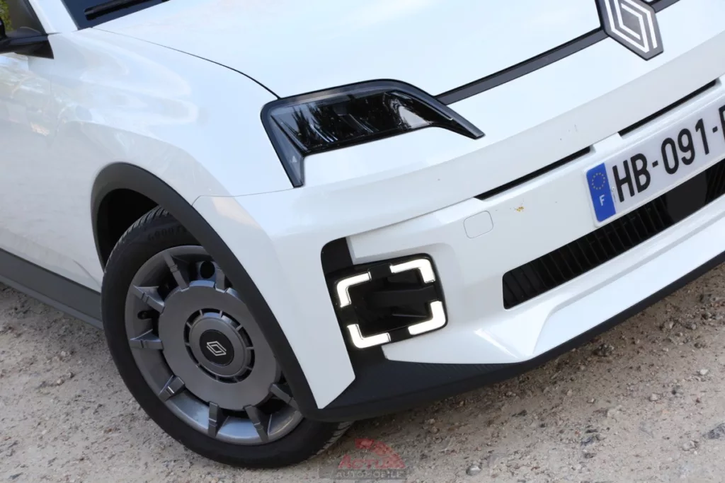 La Renault 5 est la voiture électrique la plus vendue en France cette année