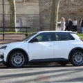 La Renault 5 est parfaitement à sa place en milieu urbain