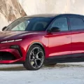 Le prochain Alfa Romeo Stelvio sera également électrique - illustration : Kolesa