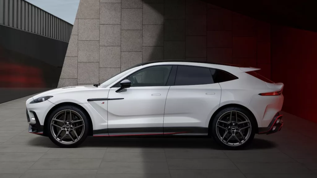 Aston Martin DBX S