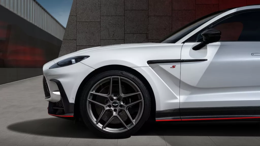 Aston Martin DBX S