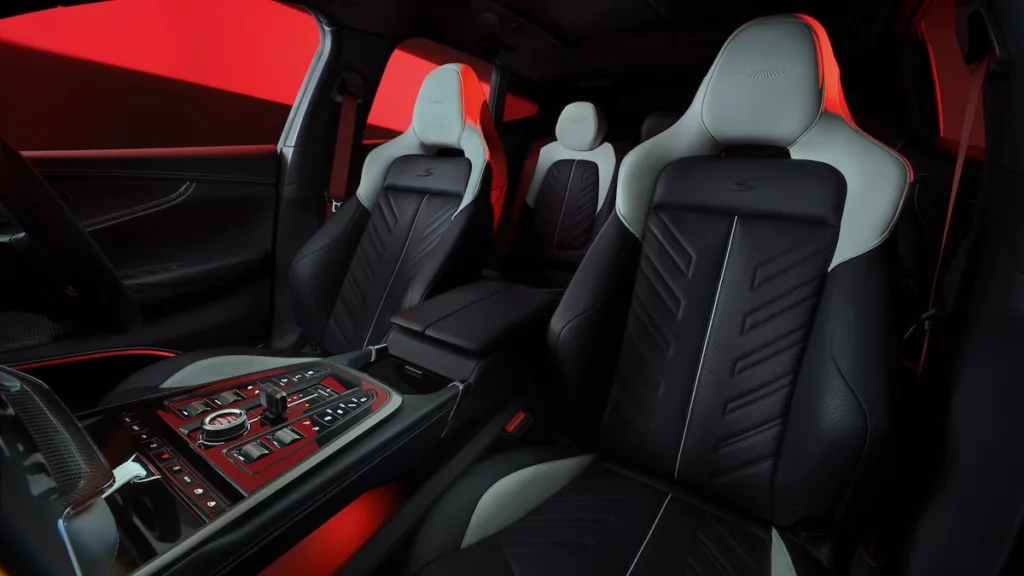Aston Martin DBX S