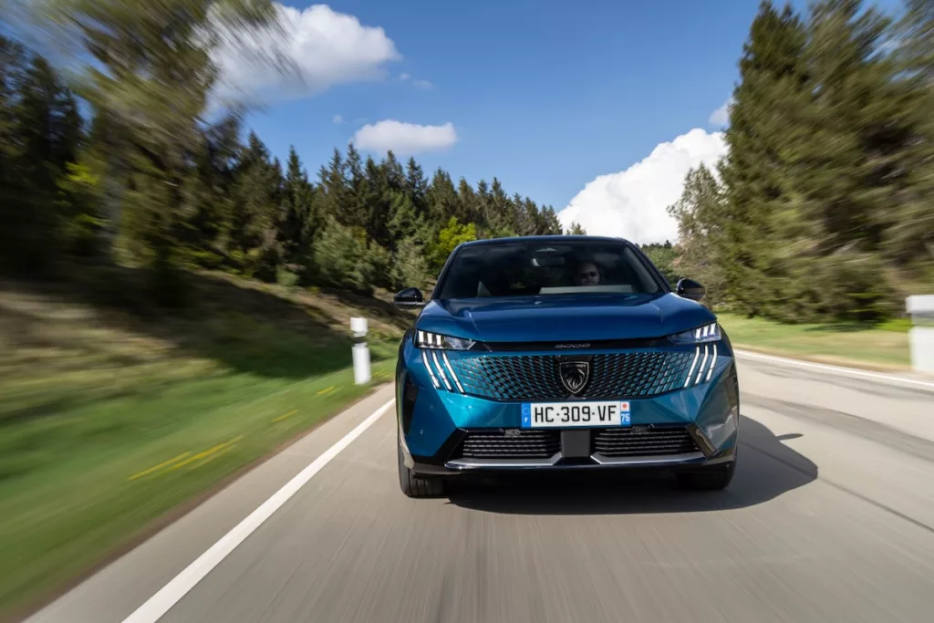Peugeot e3008