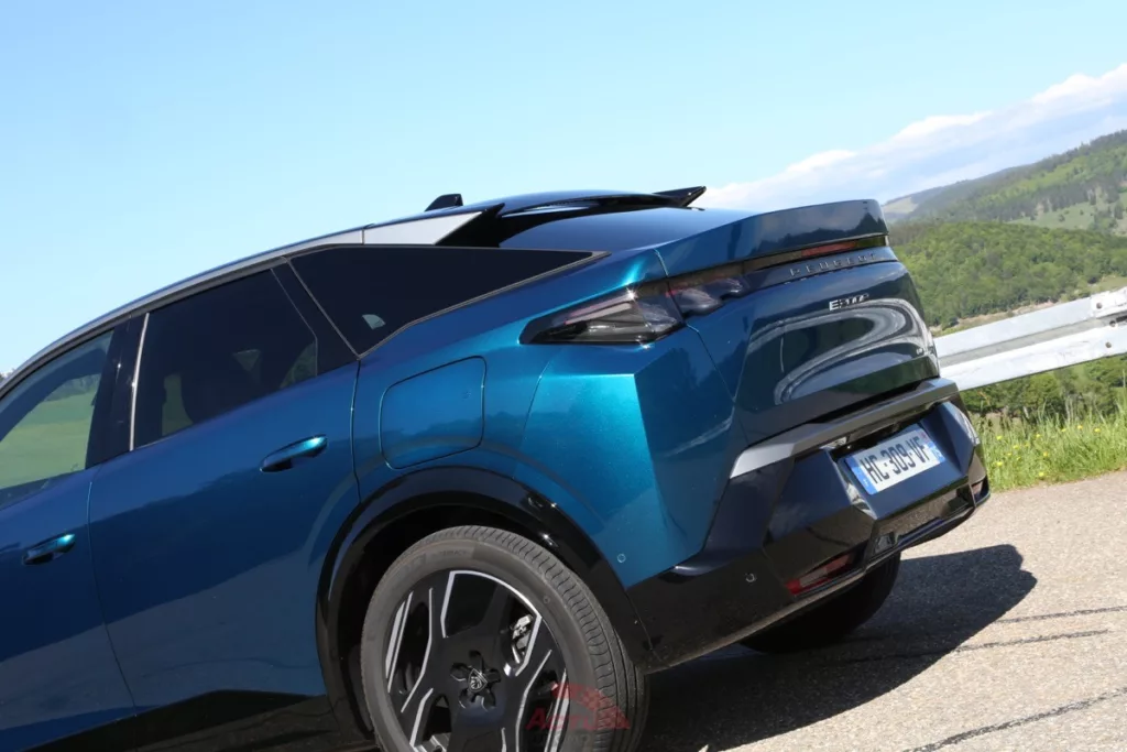 Les jantes alliage 20" sont de série sur cette motorisation