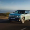 Renault 4 E-TECH : combien coûte la R4 toutes options ?