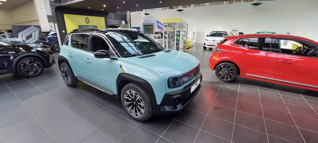 La Renault 4 E-TECH en concession