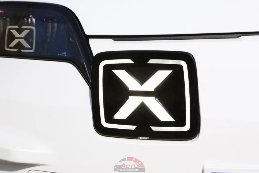 La signature lumineuse en X fait référence au rallye