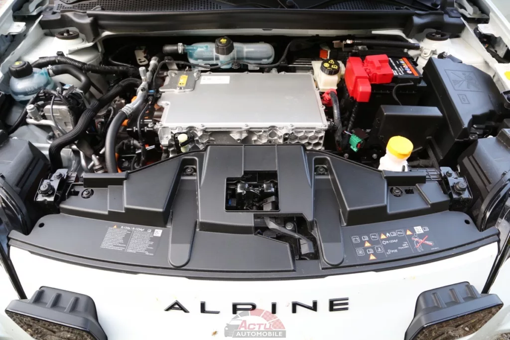 Le moteur de la Mégane E-TECH développe ici 220 ch