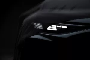 Le futur Audi Q3 révèle son bloc optique avant le reveal