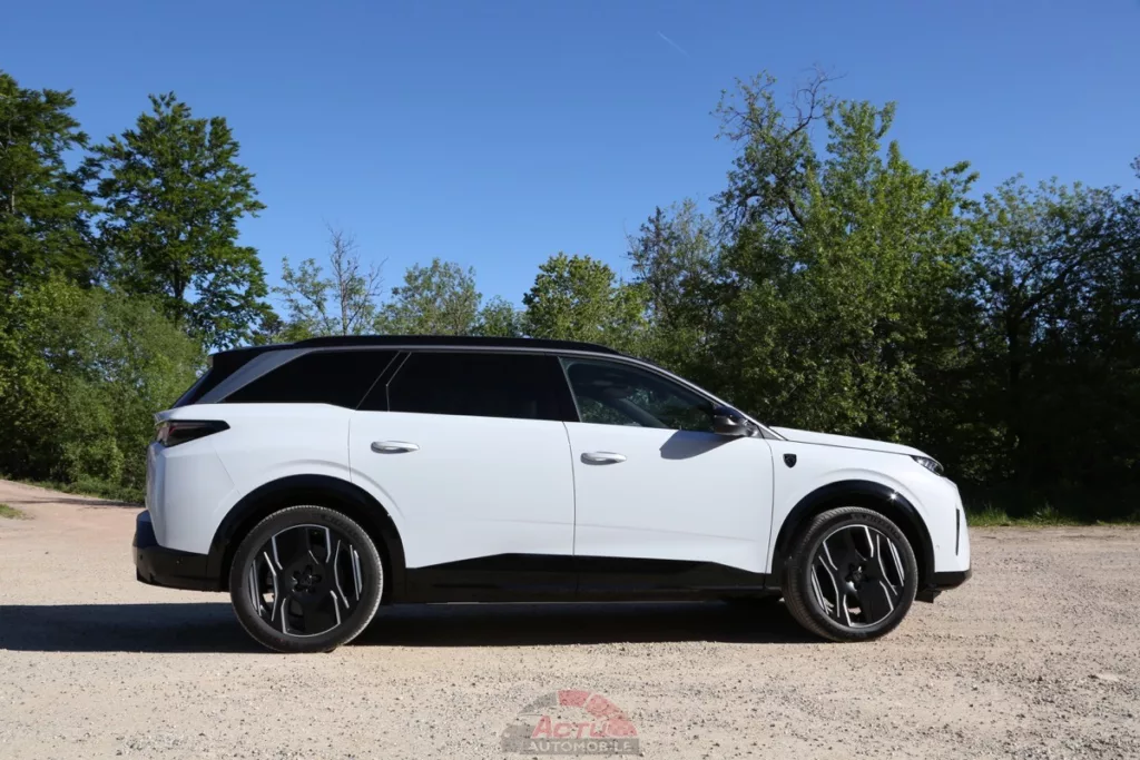 Le profil est assez cubique pour la partie arrière du 5008