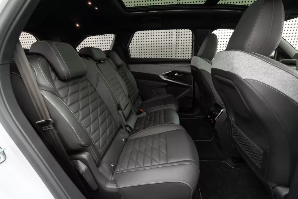 Le deuxième rang du 5008 est accueillant