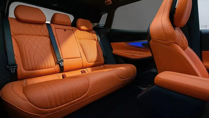 Lynk & Co 08