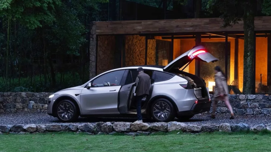 Tesla Model Y L