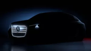 Mercedes électrifie la Classe C avec une calandre lumineuse