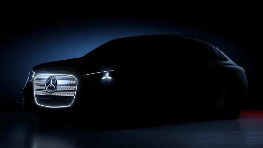 Mercedes électrifie la Classe C avec une calandre lumineuse