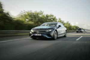 Batterie solide : l’EQS pulvérise les limites avec 1 205 km parcourus