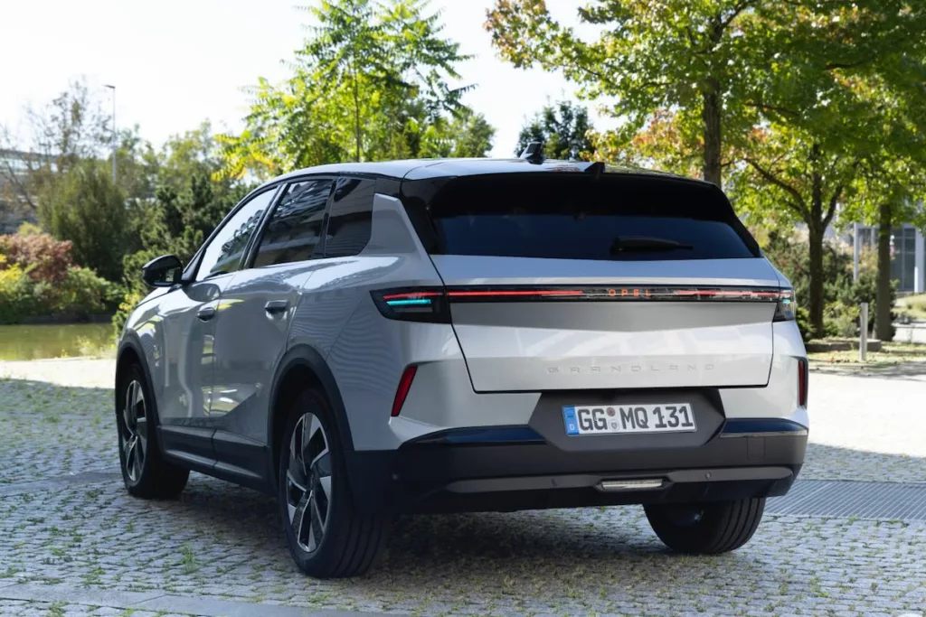 Opel Grandland avec AI-Powered Light Communication