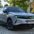 Opel Grandland avec AI-Powered Light Communication
