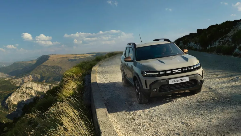 Dacia muscle ses Duster et Bigster avec un hybride 4x4 bi-fuel inédit