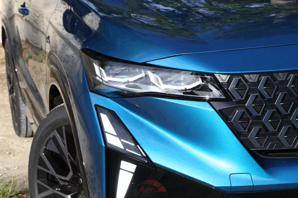 La face avant a évolué en profondeur