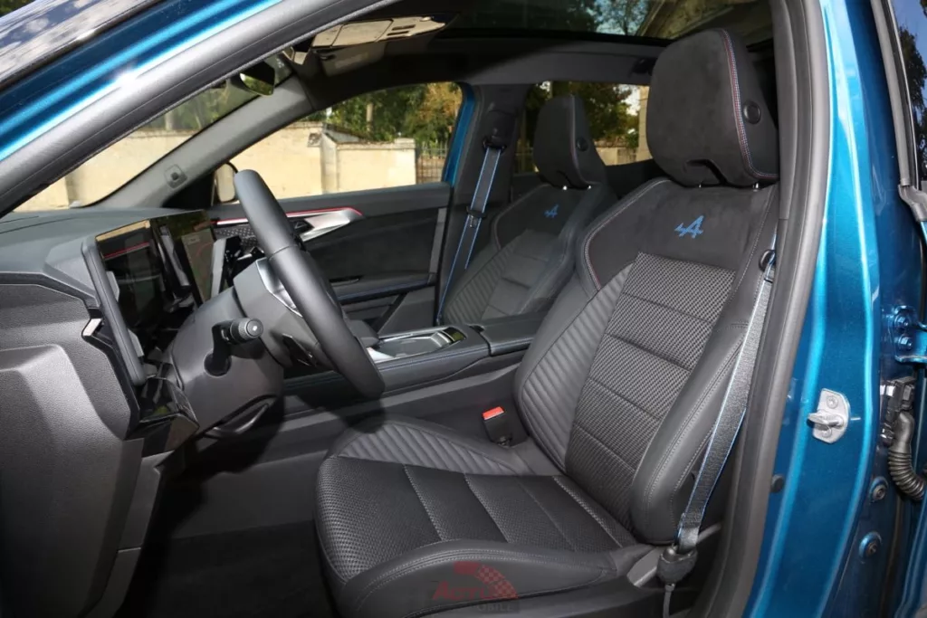 Les sièges avant offrent un meilleur maintien latéral qu'auparavant