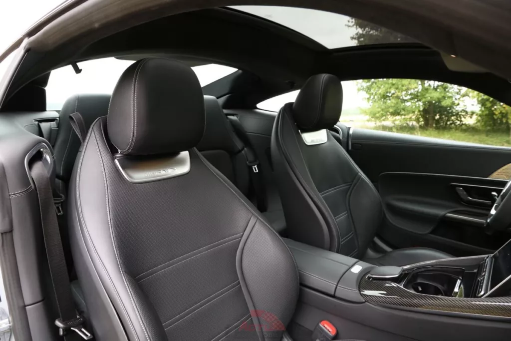 Le maintient des sièges avant est exemplaire