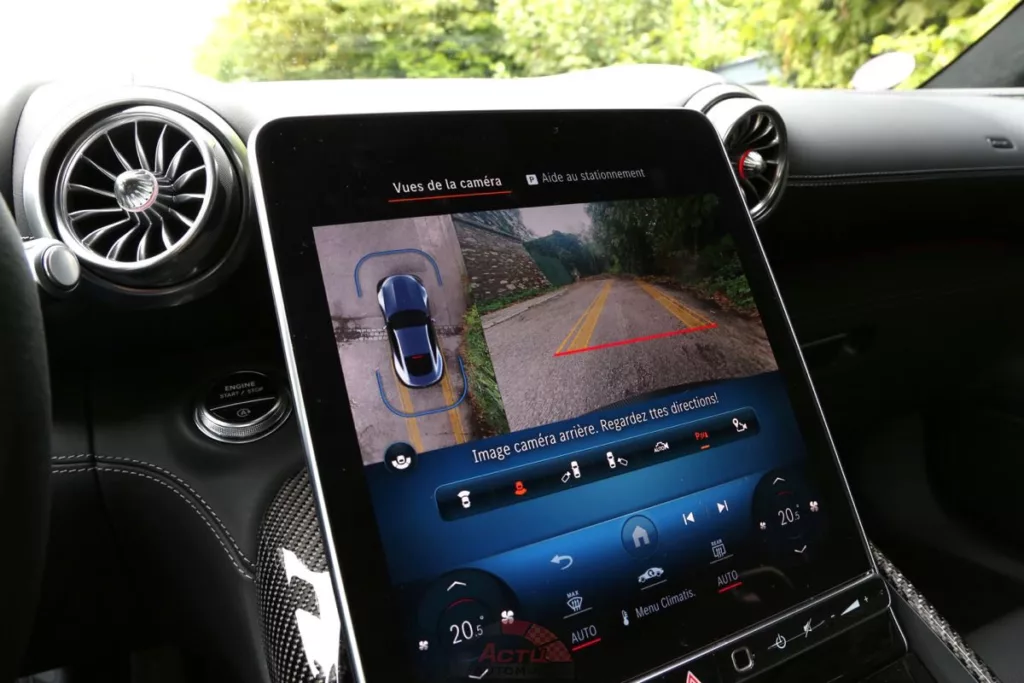 La caméra 360° sera bien pratique pour éviter d'aller rayer une jante