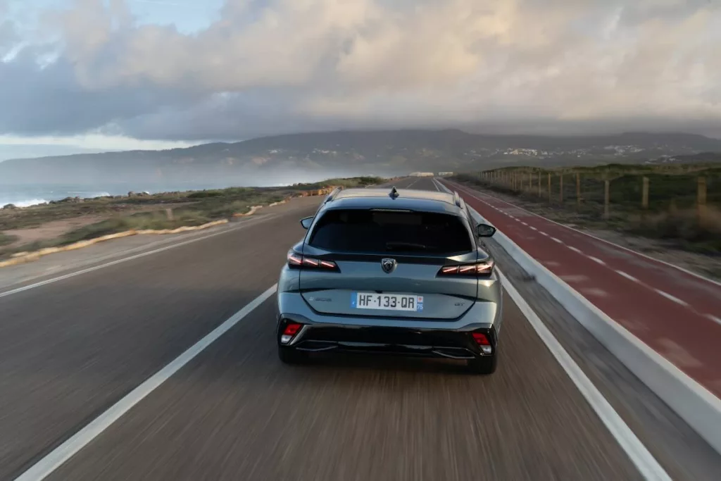 Cette 308 SW fait honneur à la réputation de la marque en matière de trains roulants