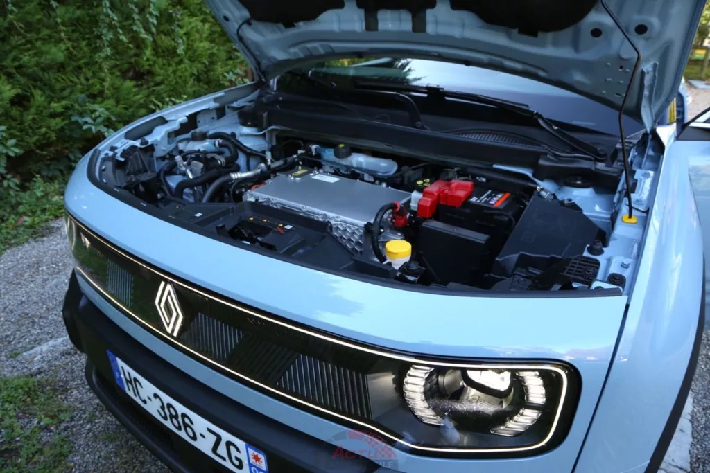 La motorisation de 150 ch est suffisante, mais n'en fait pas une sportive