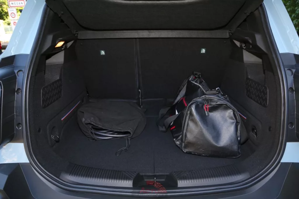 En volume et en accessibilité, la R4 fait nettement mieux que la R5